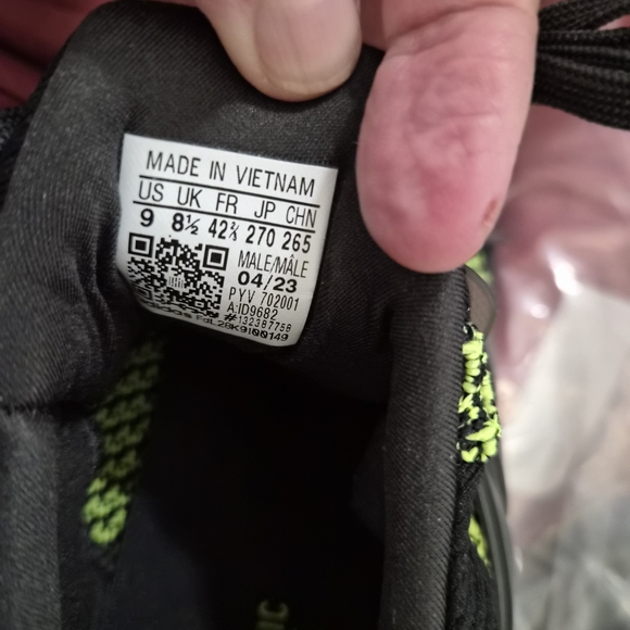 Adidas Men's Black and Green Running Shoes - Picture 10 of 13